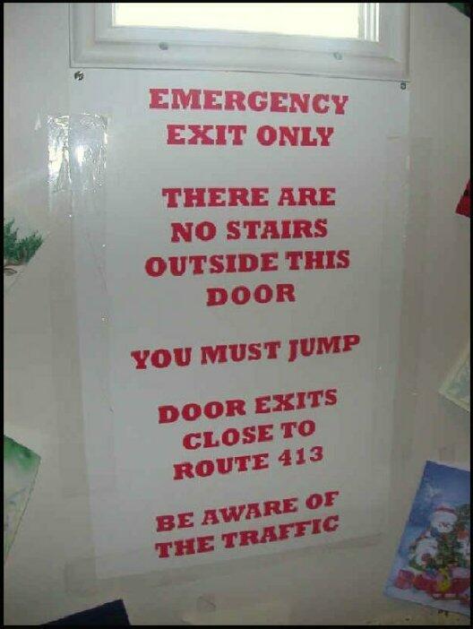 5 tip til bedre arbejdsinstruktioner. Gør ikke dette: brandudgang med latterligt lange instruktioner til at hoppe ud fra en bygning i flere etager uden trapper.